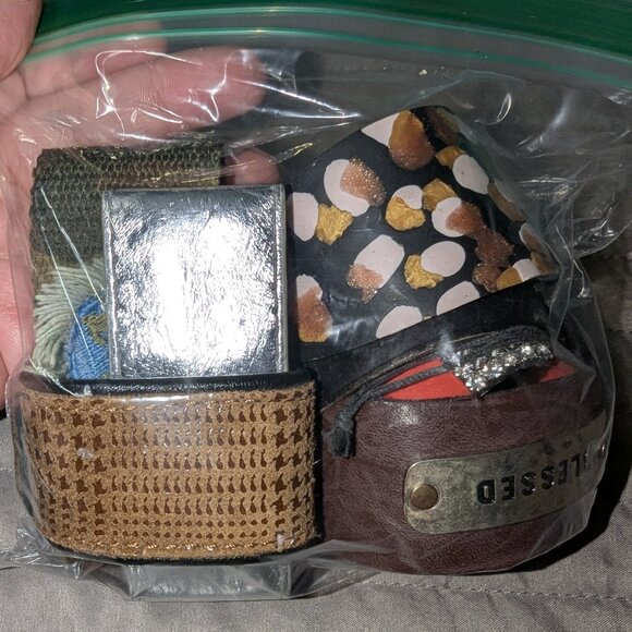 $3 with Bundle ~ Bracelet Grab Bag 4689 - Picture 1 of 5